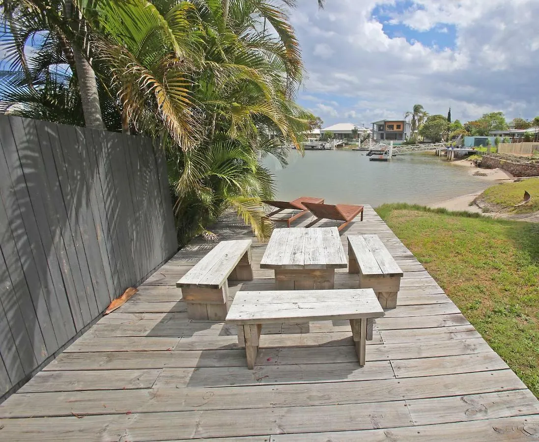 Дом отдыха Renovated Beach House In The Heart Of Мулулаба Австралия